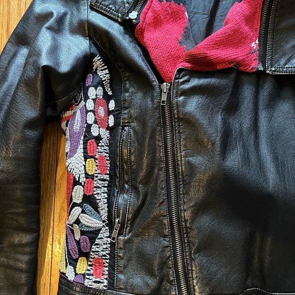 Desigual vegan leather jacket with embroidery and detachable collar! - Picture 2 of 8